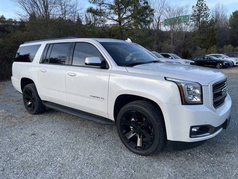 Used 2019 GMC Yukon XL SLT w/ Graphite Performance Edition image 3