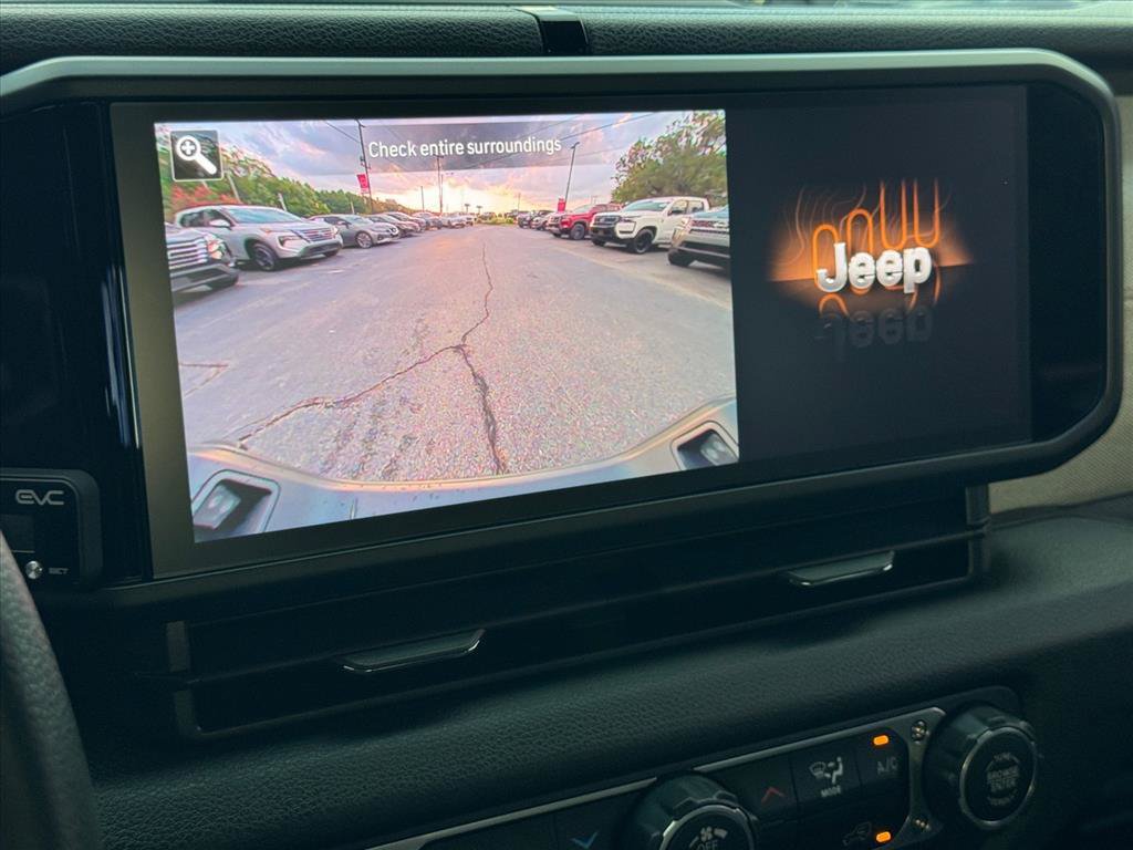 Used 2025 Jeep Gladiator Sport AWD/4WD image 21