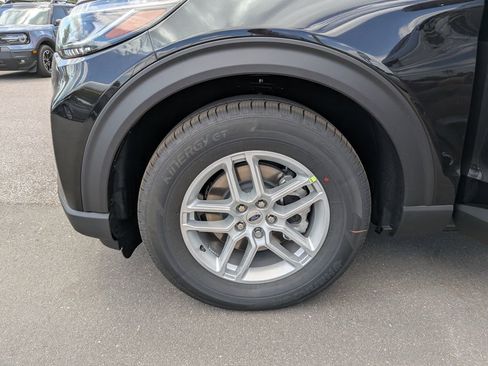 New 2026 Ford Explorer Active image 32