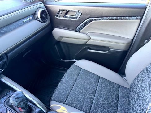 Used 2024 Chevrolet Colorado ZR2 image 30