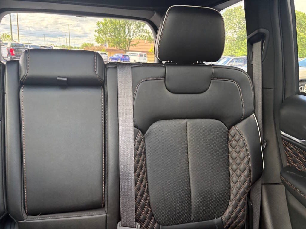 Used 2022 Jeep Grand Cherokee Summit w/ Advanced Protech Group IV AWD/4WD image 19