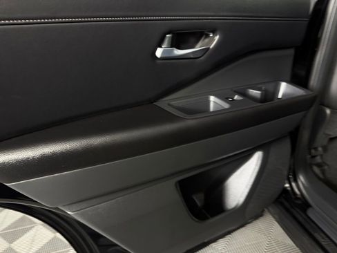 Used 2025 Nissan Pathfinder SL image 27