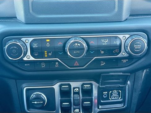 Used 2018 Jeep Wrangler Unlimited Sport S AWD/4WD image 16