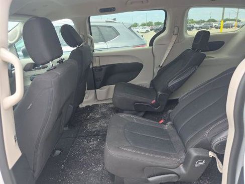 Used 2023 Chrysler Voyager LX FWD image 14