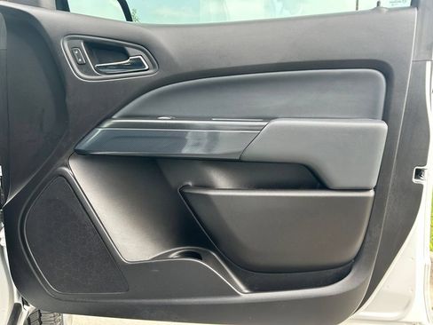 Used 2018 Chevrolet Colorado Z71 AWD/4WD image 30