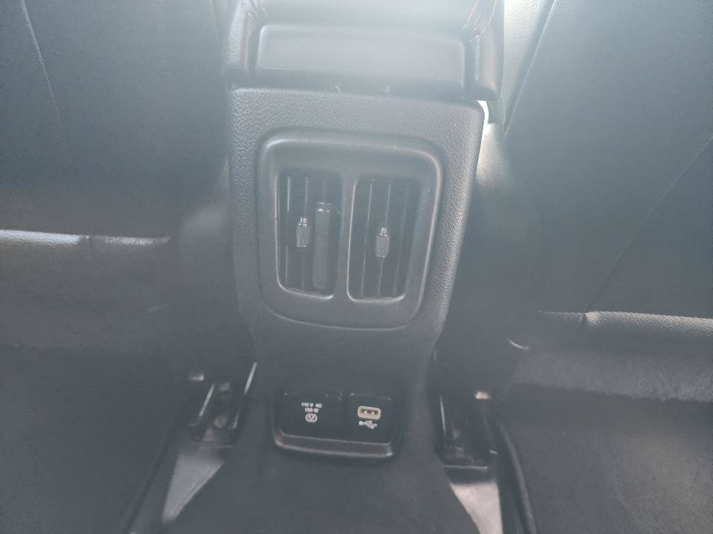 Used 2018 Jeep Compass Limited AWD/4WD image 9