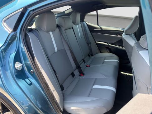 Used 2025 Toyota Camry SE w/ Convenience Package image 19