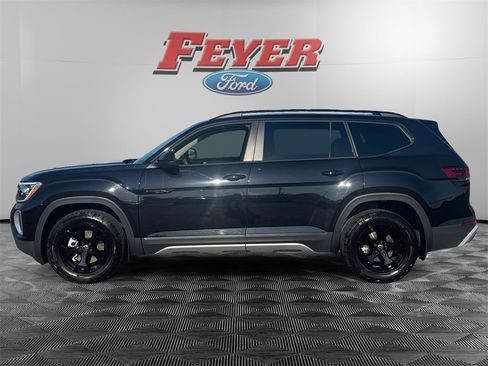 Used 2024 Volkswagen Atlas Peak Edition SEL image 2