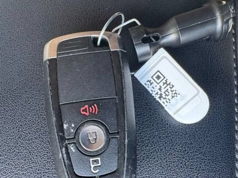 Used 2019 Ford Edge SEL w/ Equipment Group 201A FWD image 25