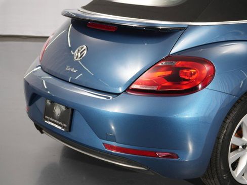 Used 2017 Volkswagen Beetle 1.8T Classic FWD image 12