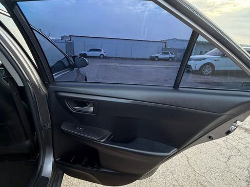 Used 2017 Toyota Camry SE w/ Moonroof Package FWD image 20