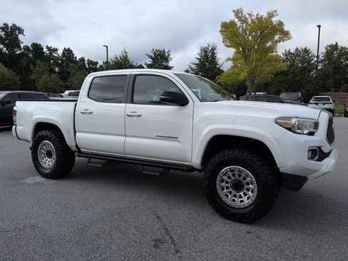 Used 2017 Toyota Tacoma Limited w/ Tow Package AWD/4WD image 2