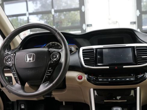 Used 2017 Honda Accord Touring image 22