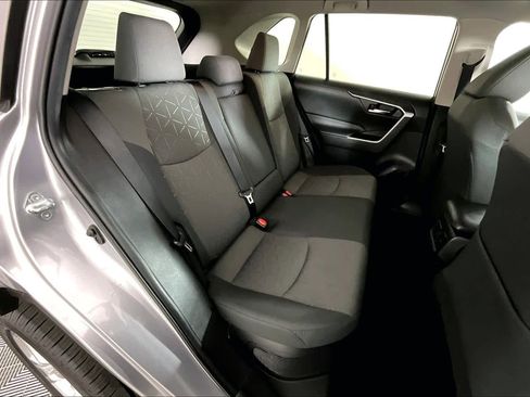 Used 2021 Toyota RAV4 XLE image 19