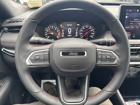 Used 2025 Jeep Compass Trailhawk w/ Sun & Sound Group AWD/4WD image 16