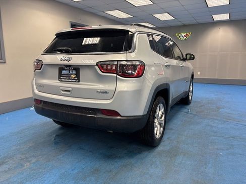 Used 2024 Jeep Compass Latitude AWD/4WD image 5