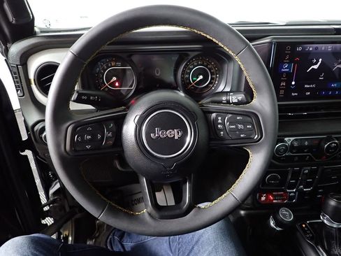 Used 2024 Jeep Gladiator Sport AWD/4WD image 26