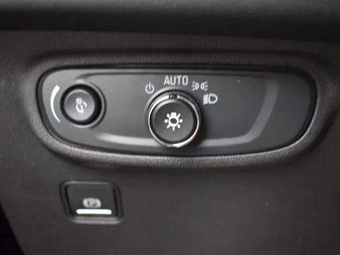 Used 2024 GMC Terrain SLE FWD image 23