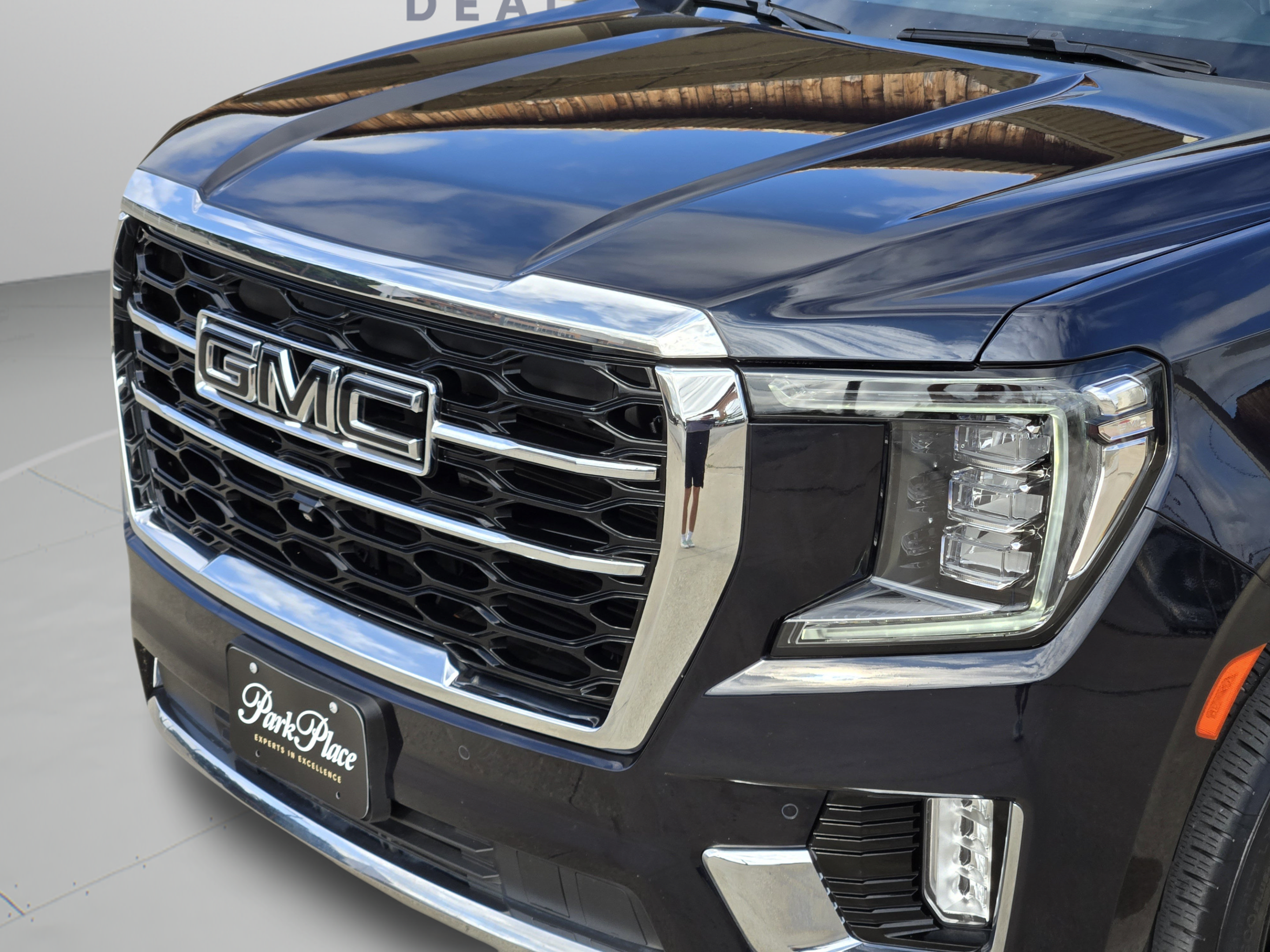 Used 2024 GMC Yukon XL SLT w/ SLT Premium Package AWD/4WD image 14