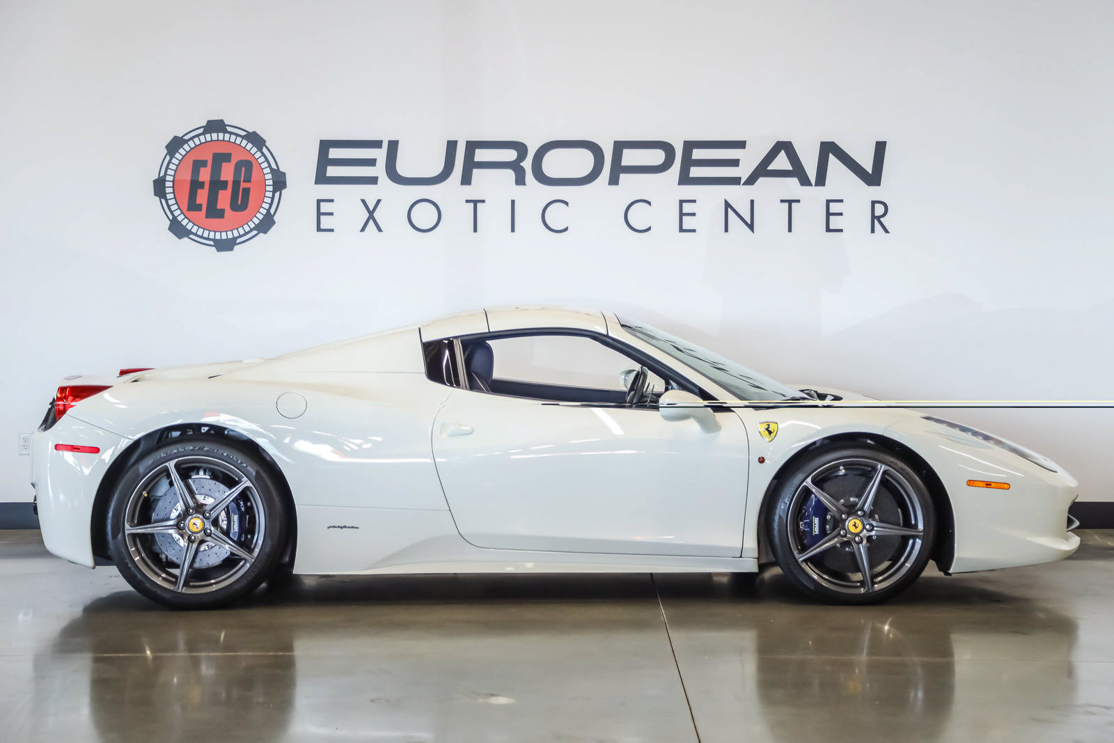 Used 2015 Ferrari 458 Spider RWD image 15