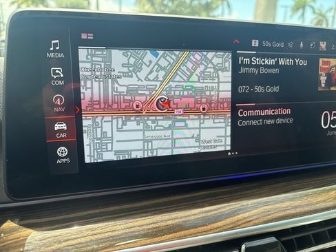 Used 2023 BMW 530i w/ Premium Package RWD image 2