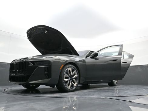 Used 2023 BMW 760i xDrive w/ Executive Package AWD/4WD image 43