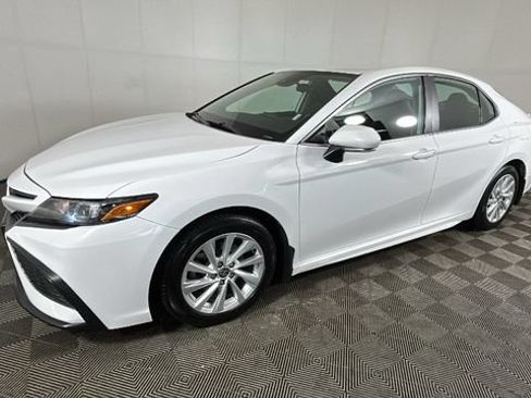 Used 2023 Toyota Camry SE FWD image 6