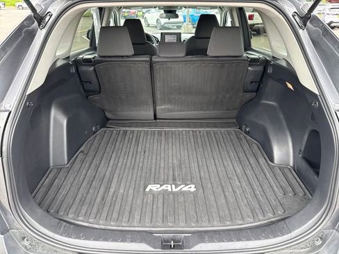 Used 2021 Toyota RAV4 XLE AWD/4WD image 13
