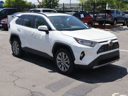 Used 2020 Toyota RAV4 Limited FWD image 14
