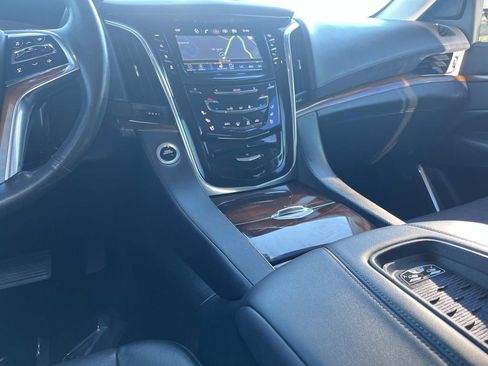 Used 2017 Cadillac Escalade Luxury image 15