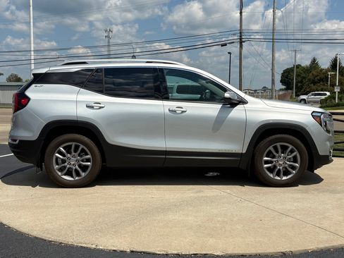 Used 2022 GMC Terrain SLT w/ Infotainment Package II FWD image 8