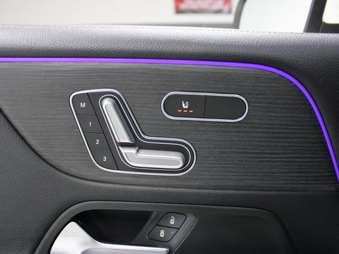 Used 2020 Mercedes-Benz GLB 250 image 21