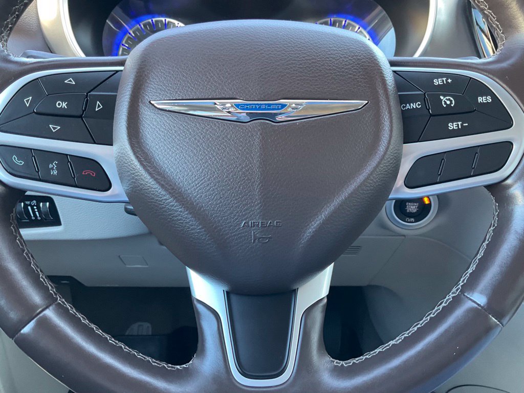 Used 2017 Chrysler Pacifica Touring-L Plus FWD image 40