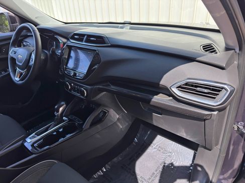 Used 2021 Chevrolet TrailBlazer LT FWD image 13