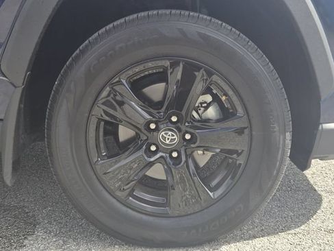 Used 2025 Toyota RAV4 XLE w/ Convenience Package FWD image 11