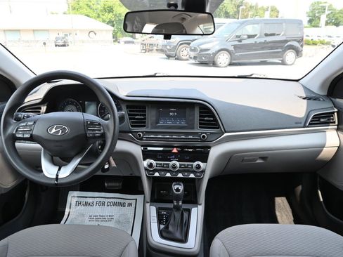 Used 2020 Hyundai Elantra SE FWD image 2