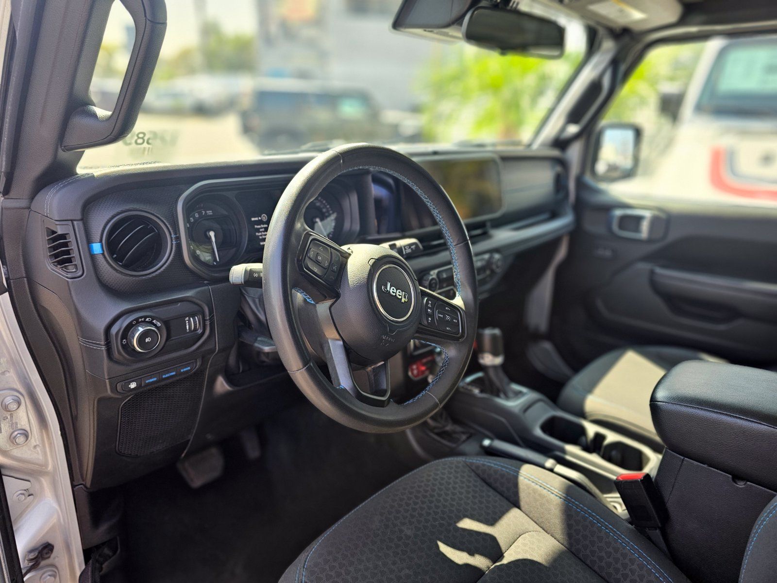 Used 2024 Jeep Wrangler Unlimited Rubicon 4xe AWD/4WD image 32