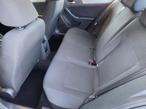 Used 2016 Volkswagen Jetta SE FWD image 9