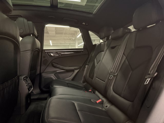 Certified 2026 Porsche Macan AWD/4WD image 28