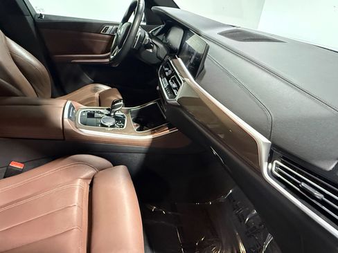 Used 2022 BMW X5 xDrive40i w/ Premium Package AWD/4WD image 47