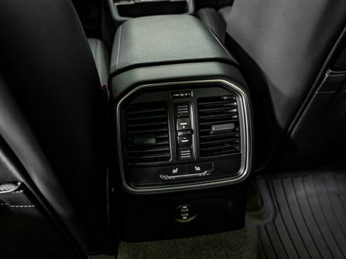 Certified 2024 Porsche Macan AWD/4WD image 27