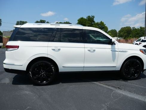 Used 2024 Lincoln Navigator Reserve AWD/4WD image 12