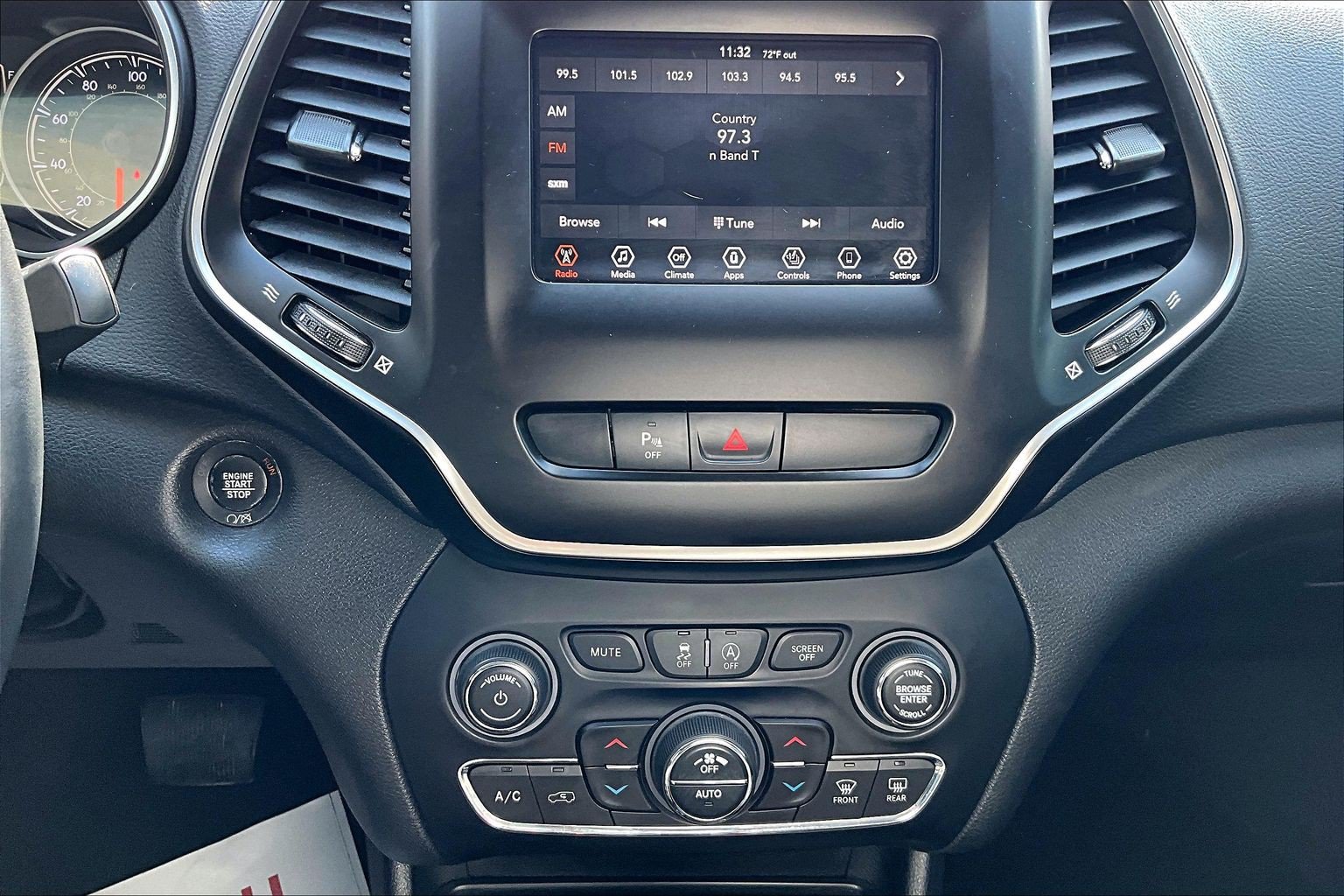 Used 2019 Jeep Cherokee Latitude Plus FWD image 34