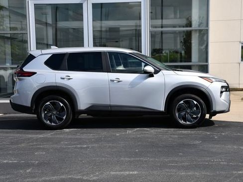 Used 2025 Nissan Rogue SV AWD/4WD image 6