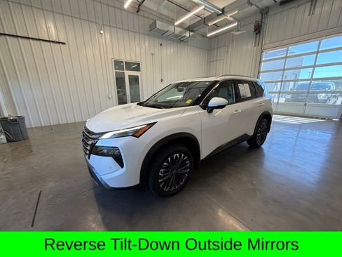 Used 2025 Nissan Rogue SL w/ Tech Package AWD/4WD image 11
