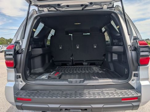 New 2026 Toyota 4Runner SR5 AWD/4WD image 30