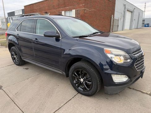 Used 2017 Chevrolet Equinox LT FWD image 4
