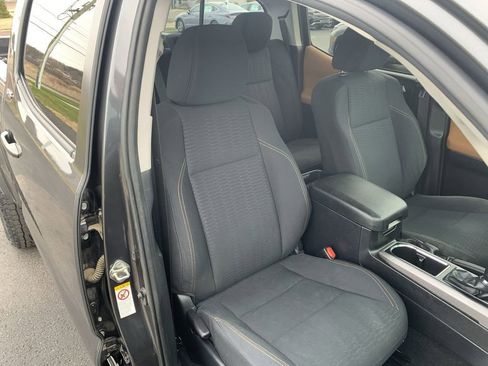 Used 2018 Toyota Tacoma SR5 image 28