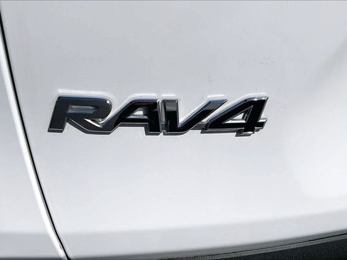 Used 2024 Toyota RAV4 LE AWD/4WD image 30
