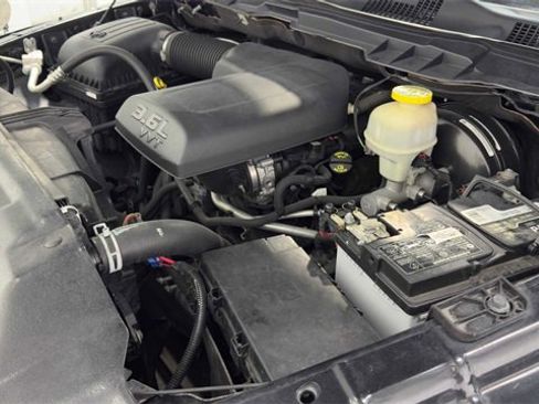 Used 2018 RAM 1500 Express image 32